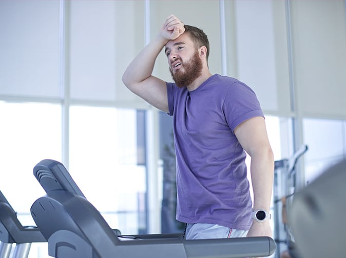 man working out to lose weight for a new years resolution